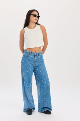 The Wanderer Mid-Rise Palazzo in Full Circle