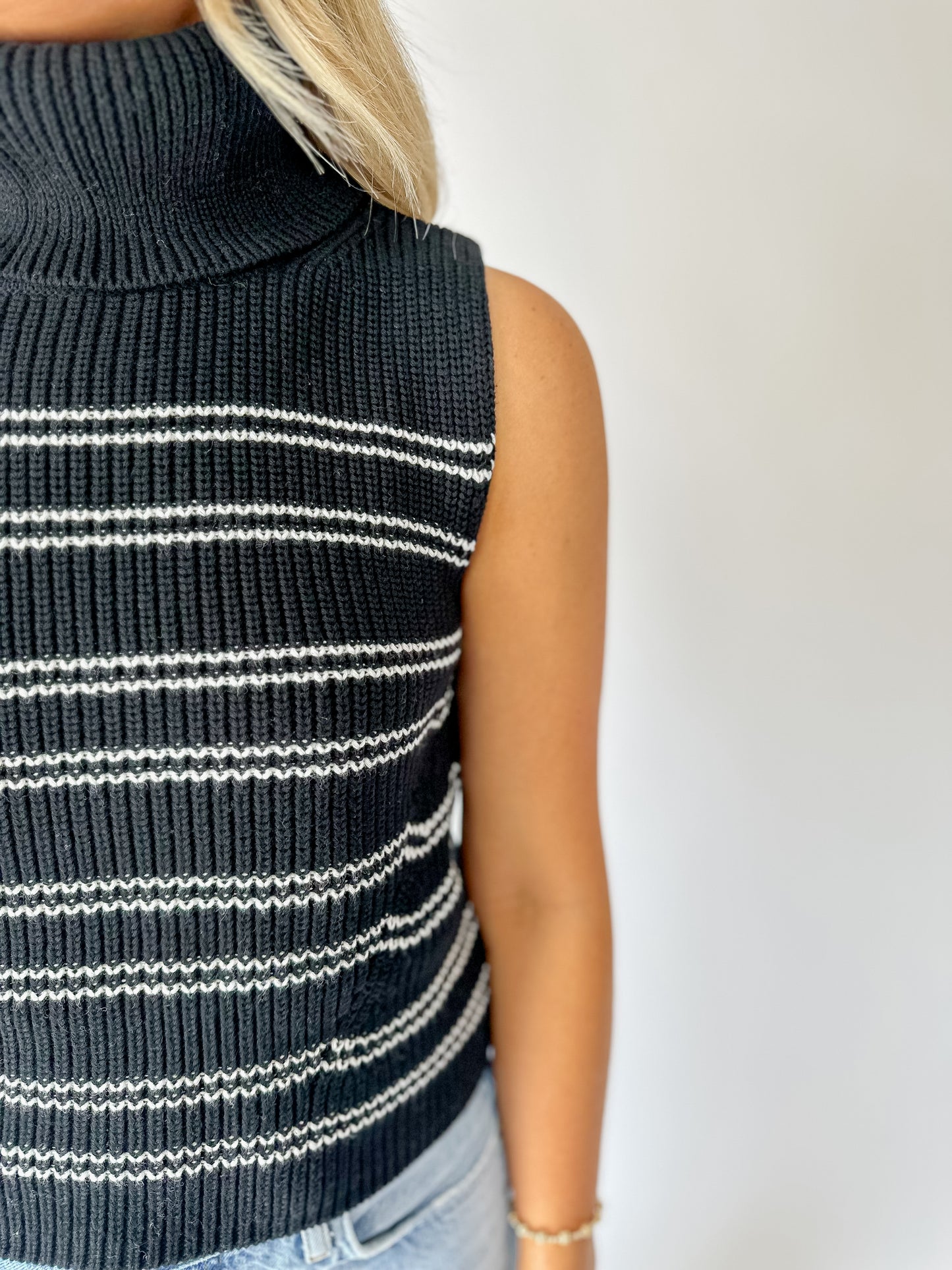 Mozart Sleeveless Jumper - Black