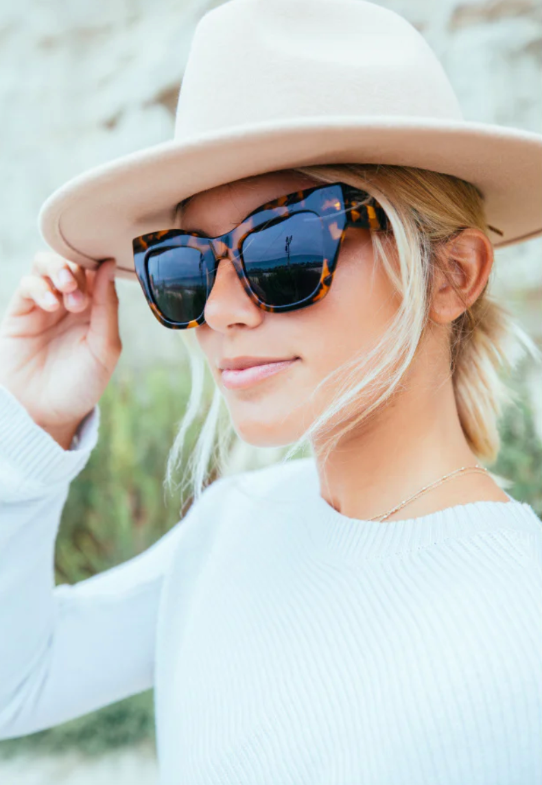 Decker Sunnies